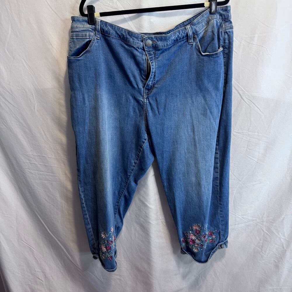 Lane Bryant Size 24 Embroidered Mid Rise Boyfriend Capri Jeans Magic Waistband